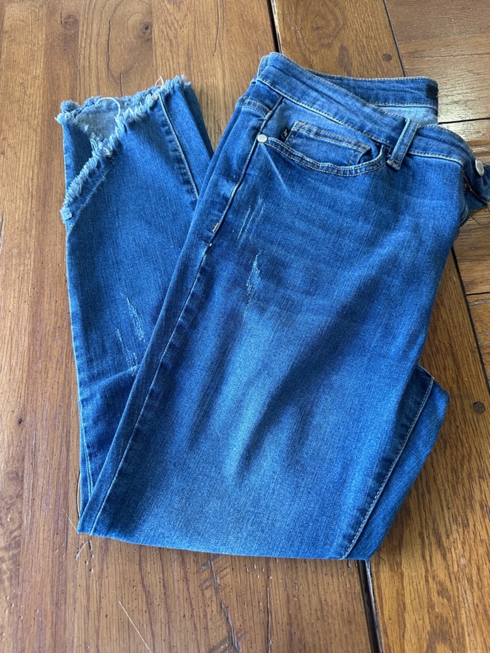 Judy Blue Cropped Frayed-Hem Women's Jeans in Medium Blue